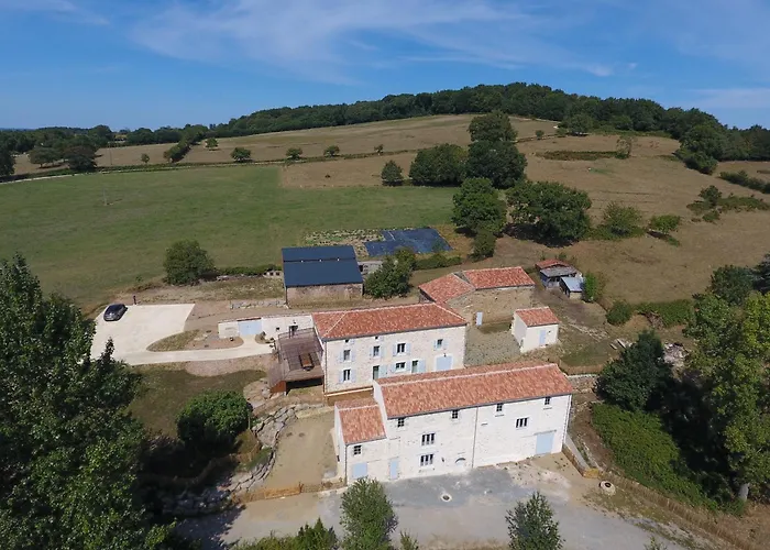 Le Moulin Des Etrebieres فيلة *